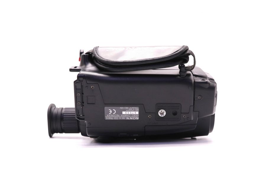 Кассетная аналоговая видеокамера Sony CCD-TR401E