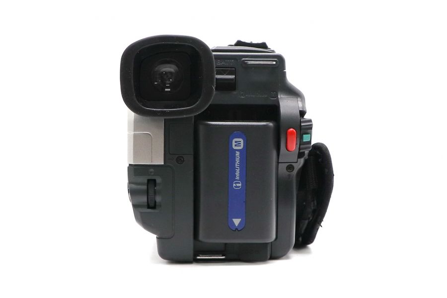 Видеокамера аналоговая Sony CCD-TR748E Hi8