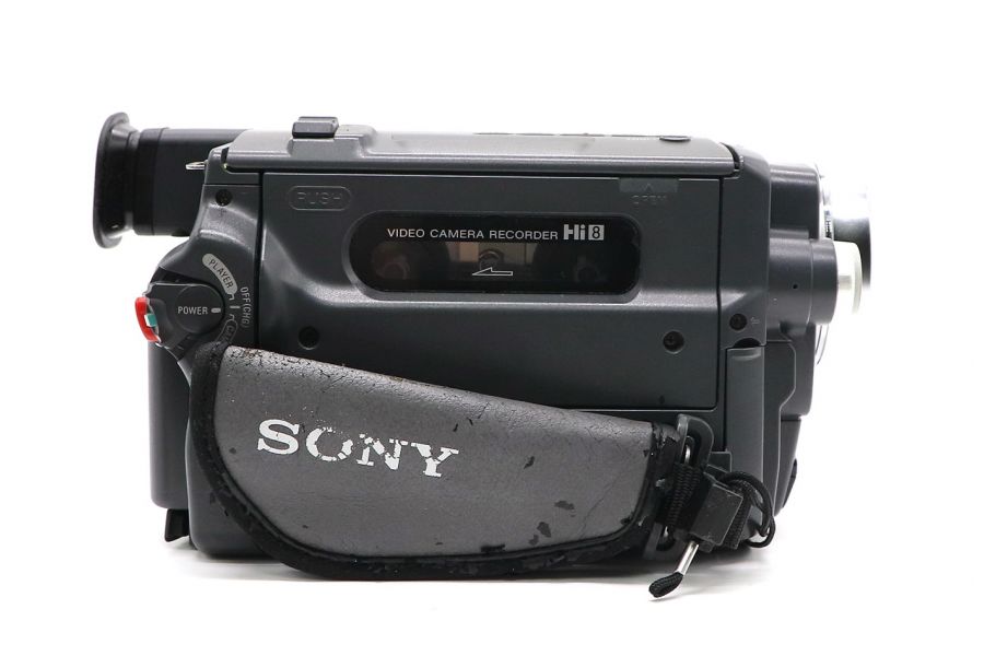 Видеокамера аналоговая Sony CCD-TR748E Hi8