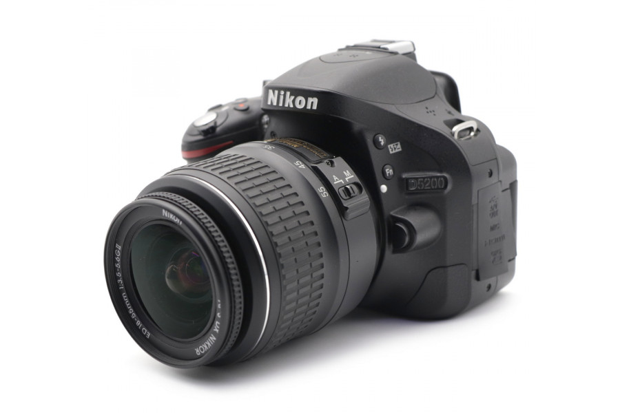Фотокамера Nikon D5200 kit (пробег 4950 кадров)