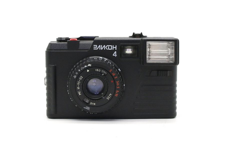 Советский малоформатный фотоаппарат Эликон-4