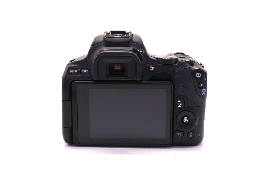 Canon EOS 250D kit в упаковке (пробег 11000 кадров)