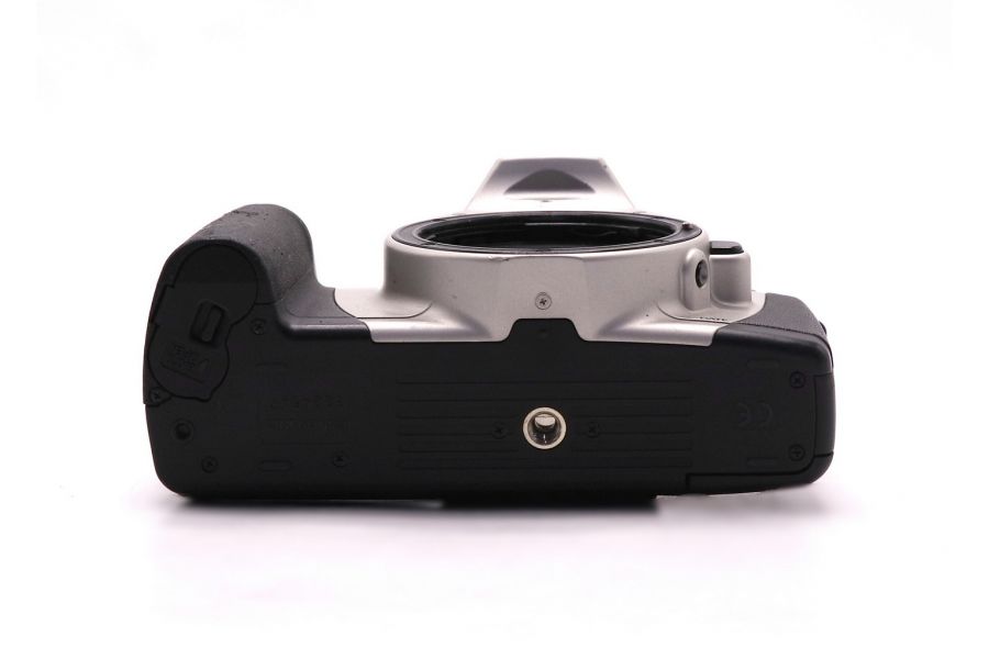 Малоформатный фотоаппарат Canon EOS 300 body