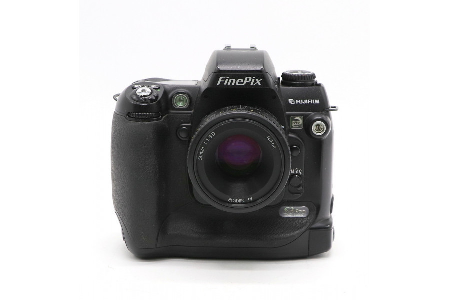 Fujifilm FinePix S3 Pro kit 50mm f/1.8D AF Nikkor