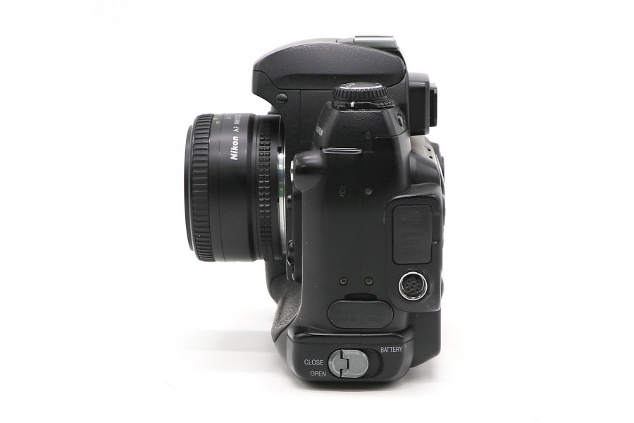 Fujifilm FinePix S3 Pro kit 50mm f/1.8D AF Nikkor