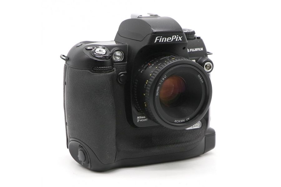 Fujifilm FinePix S3 Pro kit 50mm f/1.8D AF Nikkor