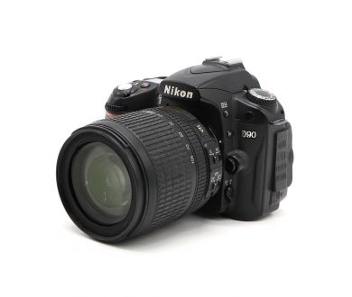 Nikon D90 kit 18-105mm f/3.5-5.6G AF-S ED DX VR Nikkor