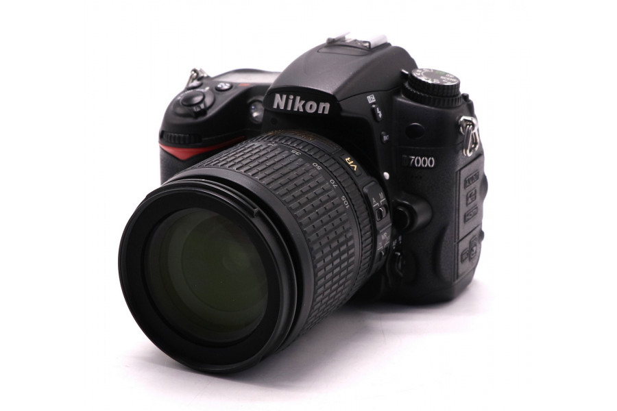 Nikon D7000 + Nikon 18-105mm f/3.5-5.6G AF-S ED DX VR Nikkor (пробег 45635 кадров)