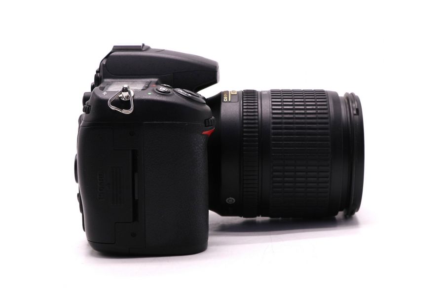 Nikon D7000 + Nikon 18-105mm f/3.5-5.6G AF-S ED DX VR Nikkor (пробег 45635 кадров)