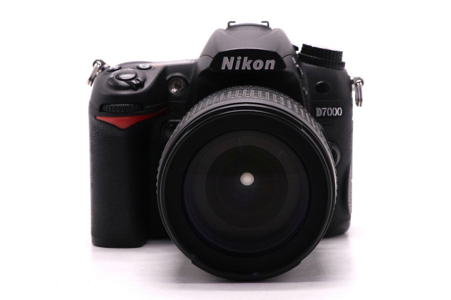 Nikon D7000 + Nikon 18-105mm f/3.5-5.6G AF-S ED DX VR Nikkor (пробег 45635 кадров)