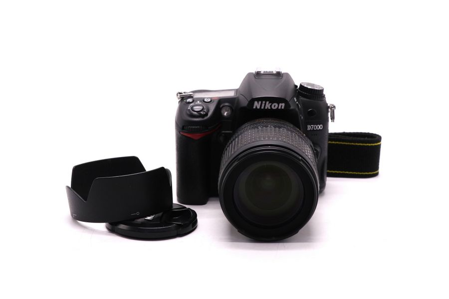 Nikon D7000 + Nikon 18-105mm f/3.5-5.6G AF-S ED DX VR Nikkor (пробег 45635 кадров)
