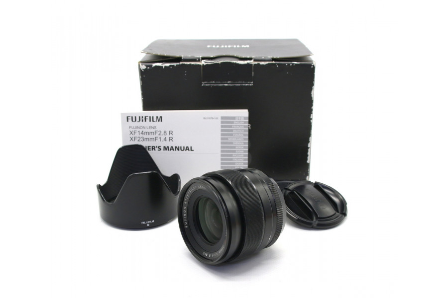 Объектив Fujifilm XF 23mm f/1.4 R в упаковке