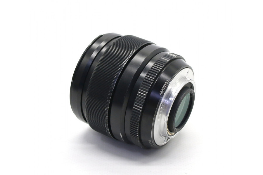 Объектив Fujifilm XF 23mm f/1.4 R в упаковке