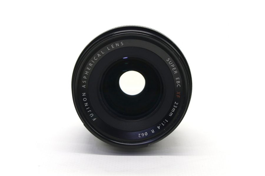 Объектив Fujifilm XF 23mm f/1.4 R в упаковке
