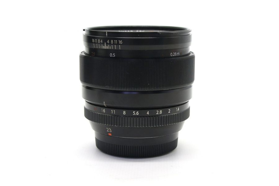 Объектив Fujifilm XF 23mm f/1.4 R в упаковке
