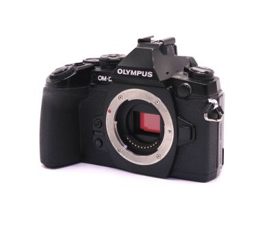 Olympus OM-D E-M1 body (пробег 17195 кадров)