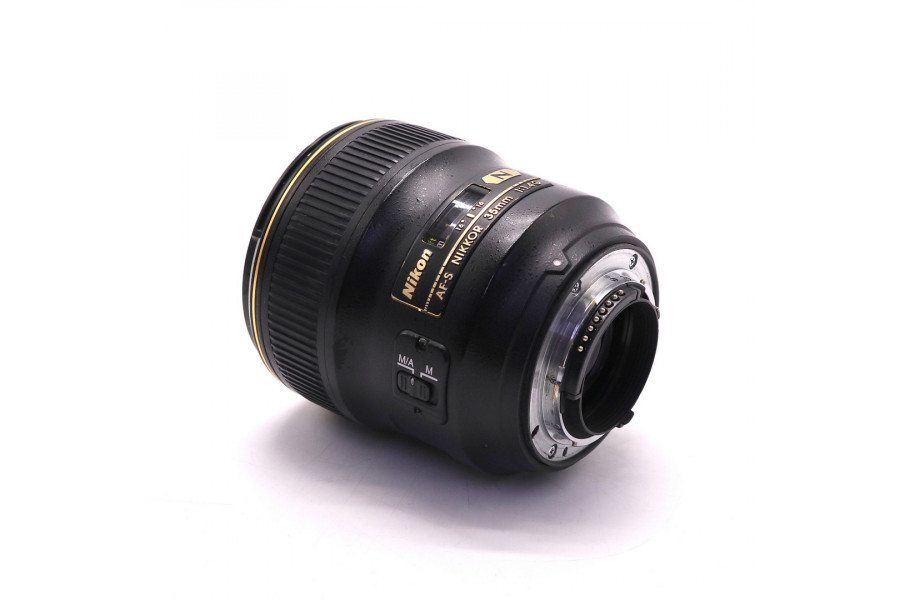 Nikon 35mm f/1.4G AF-S Nikkor в упаковке