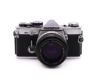 Плёночный зеркальный фотоаппарат Olympus OM-2 kit