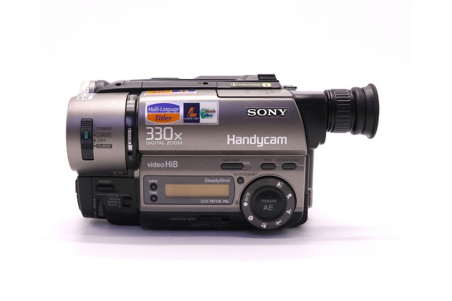Аналоговая видеокамера формата Hi8 Sony CCD-TR713E