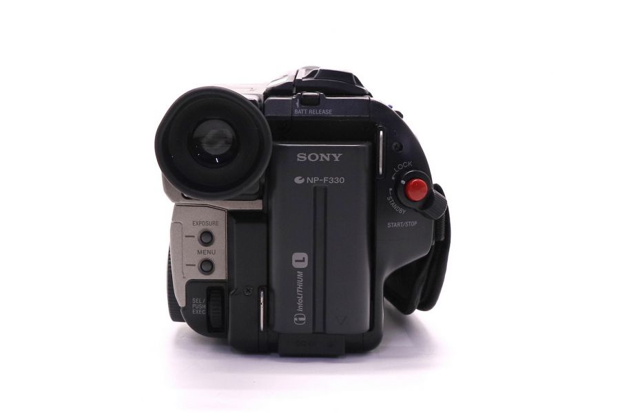 Аналоговая видеокамера формата Hi8 Sony CCD-TR713E