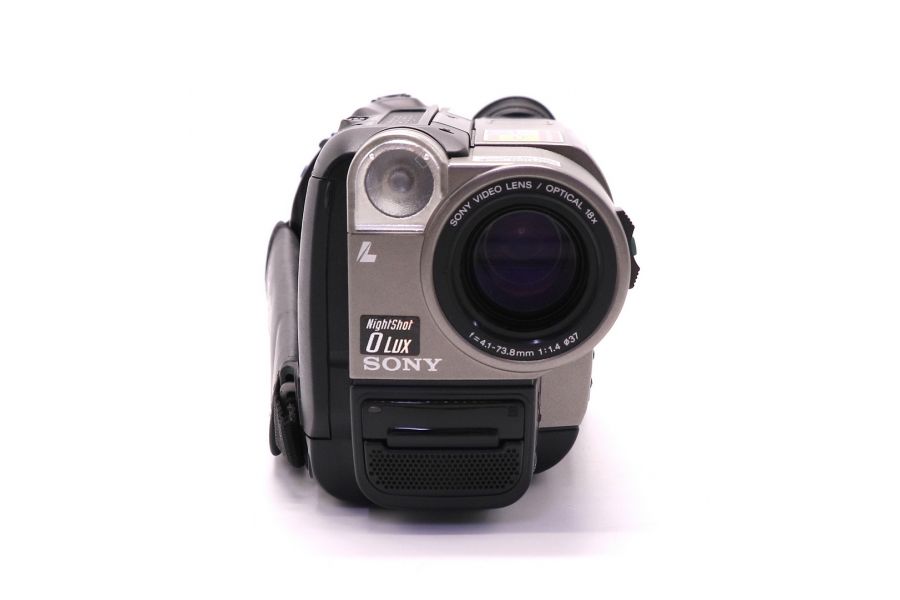Аналоговая видеокамера формата Hi8 Sony CCD-TR713E