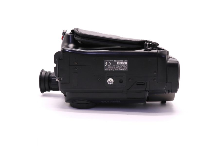 Аналоговая видеокамера формата Hi8 Sony CCD-TR713E