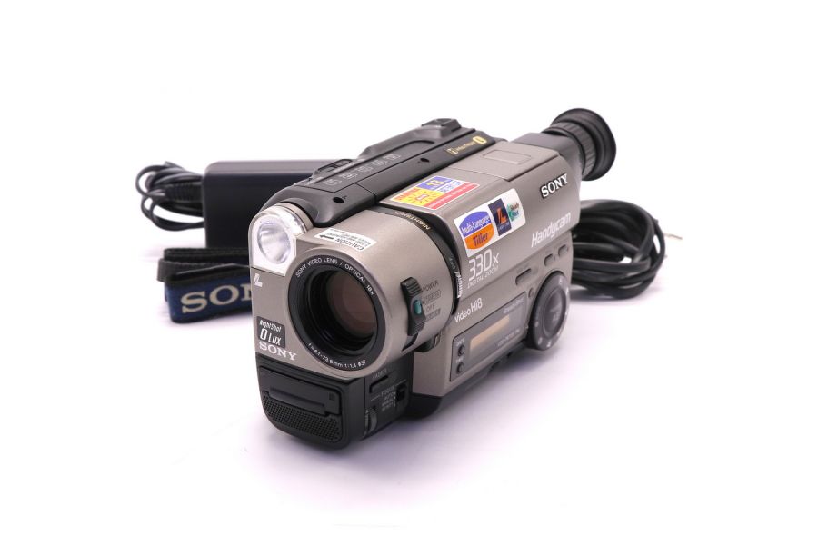 Аналоговая видеокамера формата Hi8 Sony CCD-TR713E