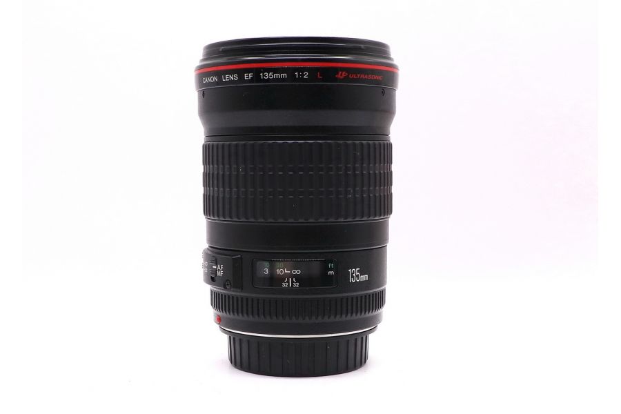 Объектив Canon EF 135mm f/2L USM в упаковке