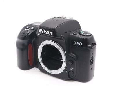 Пленочная фотокамера Nikon F60 body black