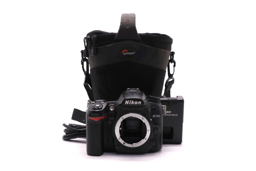 Nikon D7000 body (пробег 26200 кадров) фотоаппарат