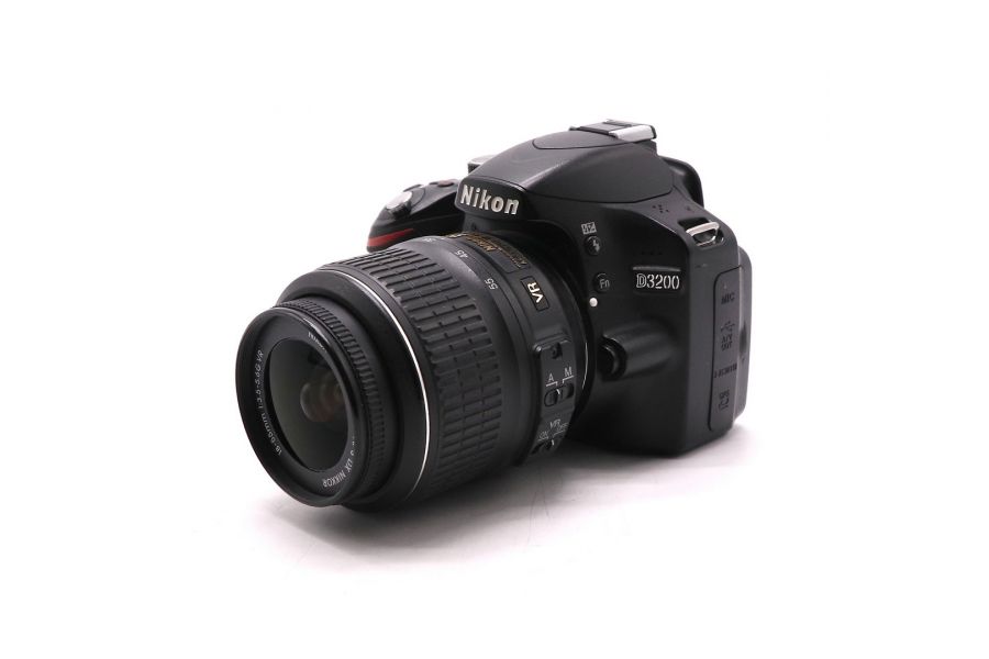 Фотокамера Nikon D3200 kit (пробег 7500 кадров)