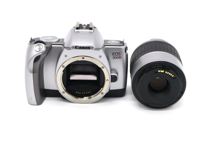 Зеркальный фотоаппарат Canon EOS 300v kit