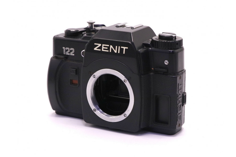 Советский малоформатный фотоаппарат Зенит 122 body
