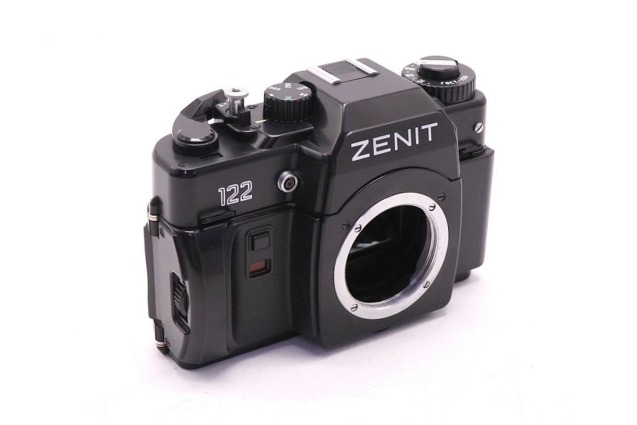 Советский малоформатный фотоаппарат Зенит 122 body