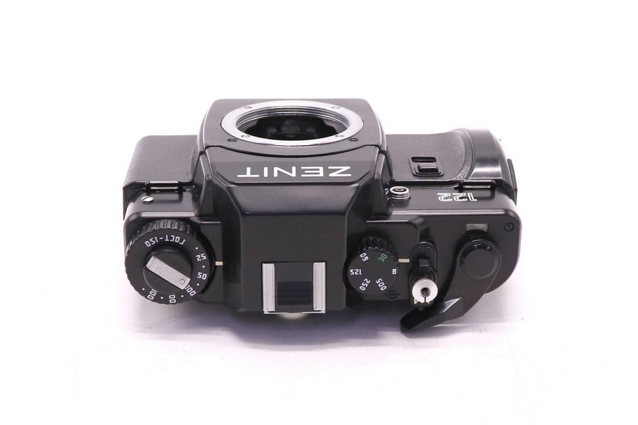 Советский малоформатный фотоаппарат Зенит 122 body