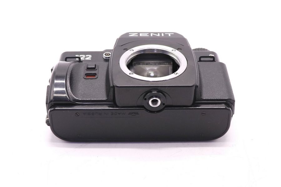 Советский малоформатный фотоаппарат Зенит 122 body