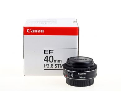 Объектив Canon EF 40mm f/2.8 STM в упаковке