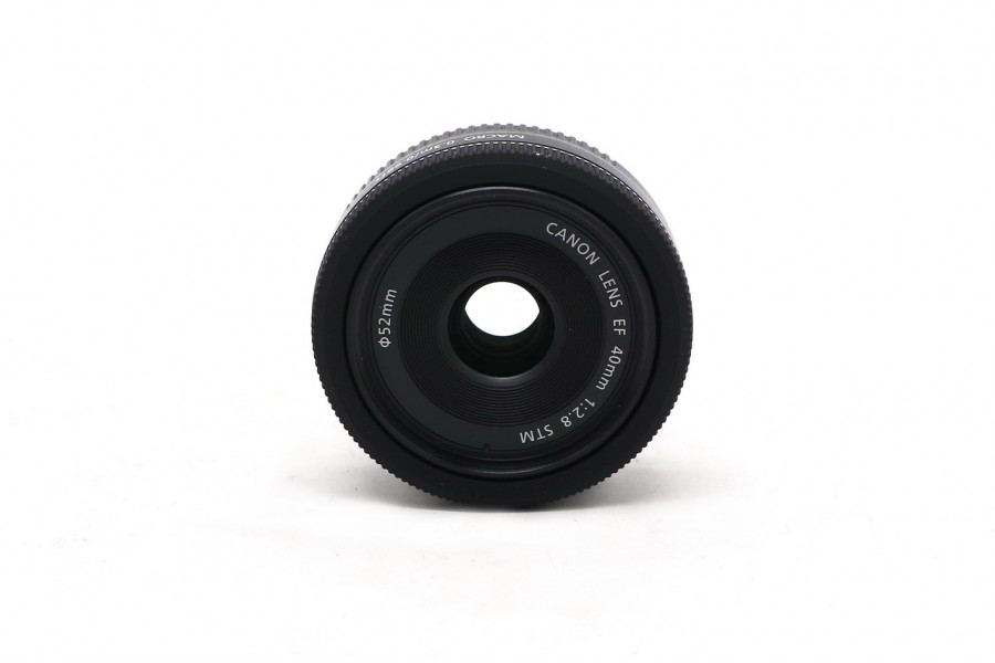 Объектив Canon EF 40mm f/2.8 STM в упаковке
