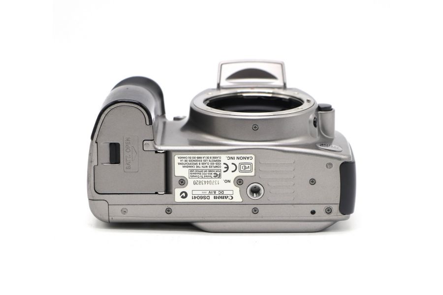 Зеркальный фотоаппарат Canon EOS 300D body