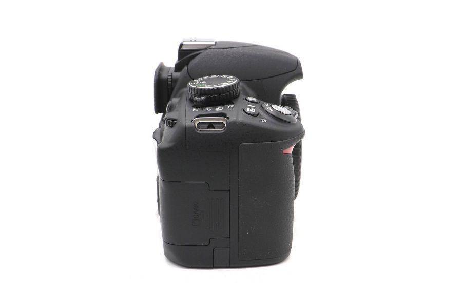 Nikon D3100 body в упаковке (пробег 505 кадров)