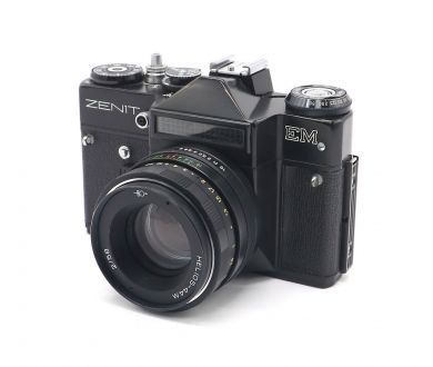 Советский фотоаппарат Зенит ЕМ + Гелиос-44М