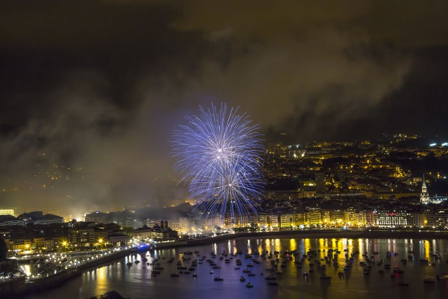 Объектив Canon EF-S 18-135mm 3.5-5.6 IS (Taiwan, 2010)