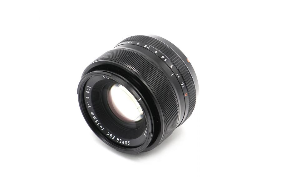 Широкоугольный Fujinon XF 35mm f/1.4 R в упаковке
