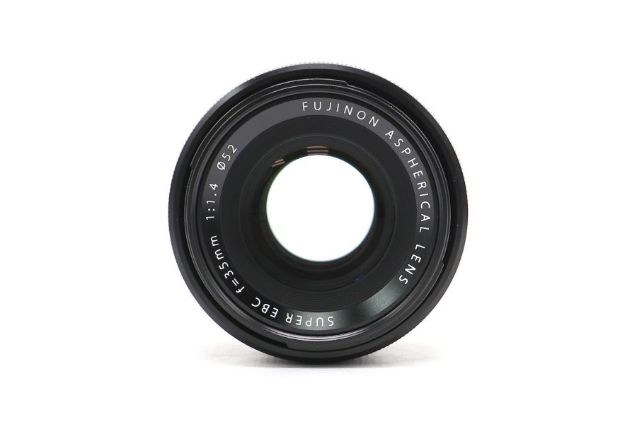 Широкоугольный Fujinon XF 35mm f/1.4 R в упаковке