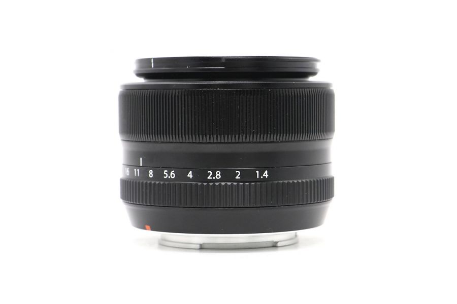 Широкоугольный Fujinon XF 35mm f/1.4 R в упаковке
