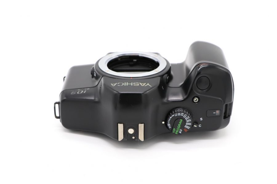 Зеркальный плёночный фотоаппарат Yashica 109 body