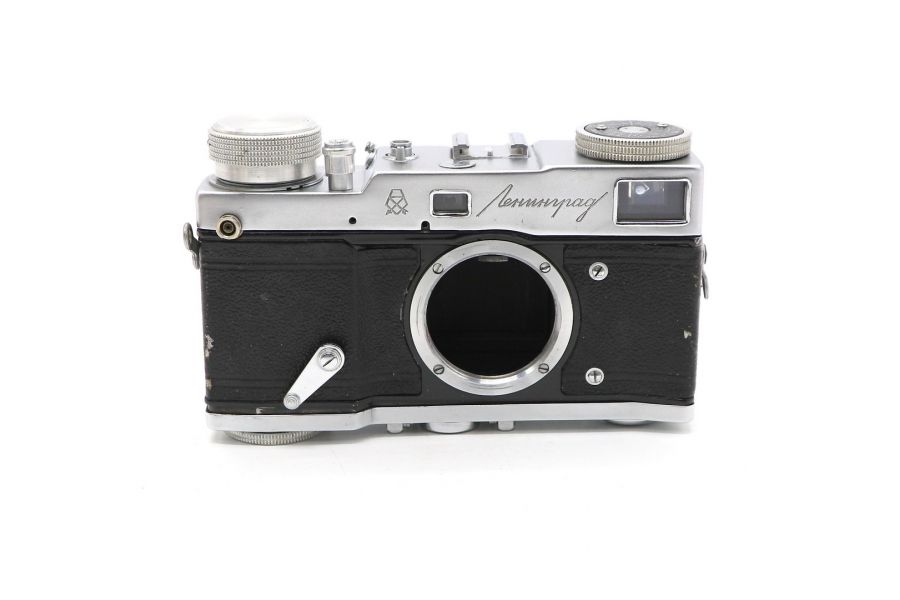 Пленочный фотоаппарат Ленинград body (ГОМЗ, 1964)