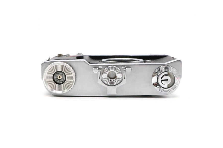 Пленочный фотоаппарат Ленинград body (ГОМЗ, 1964)