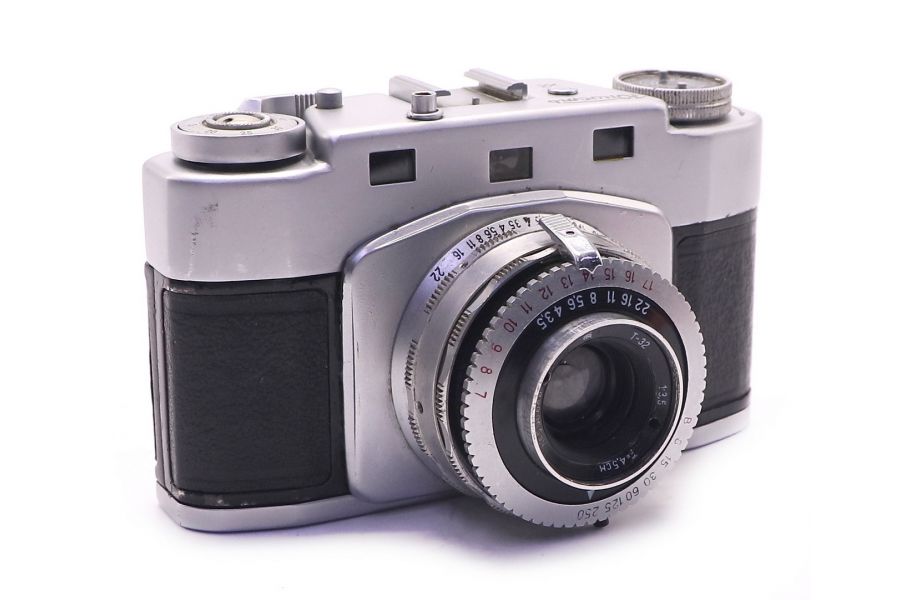 Малоформатный дальномерный фотоаппарат Юность