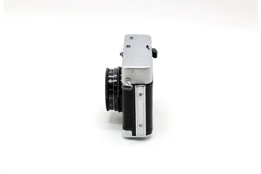 Советский полуформатный фотоаппарат Чайка 2 (1970)